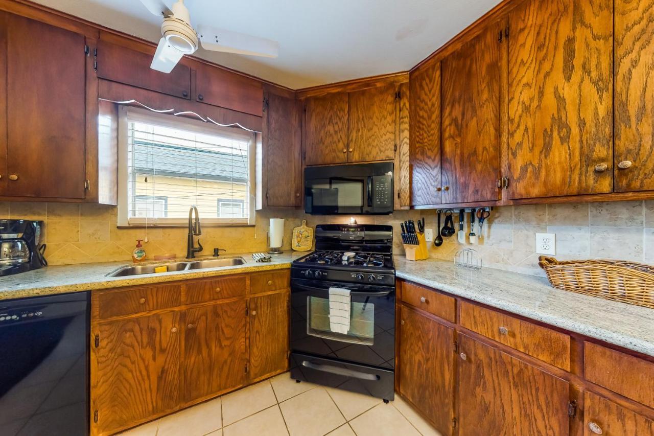 Backyard Escape Apartment Galveston Exterior photo